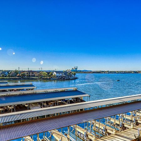 The Waters Condo Building 3 Хорсшу Бэй Экстерьер фото