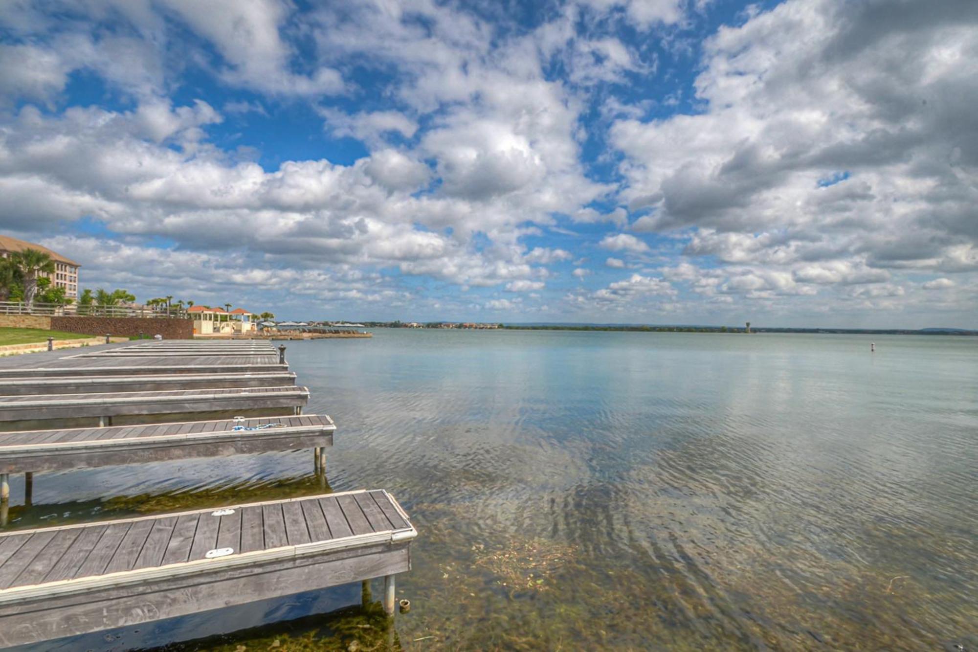 The Waters Condo Building 3 Хорсшу Бэй Экстерьер фото